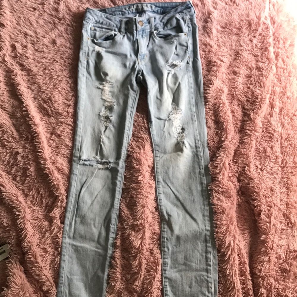 AEO distressed skinnys